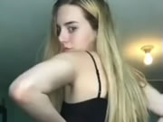 大胸鬼妹自拍完美身材