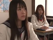 兩個學妹在課室進行刺激撫慰揉乳